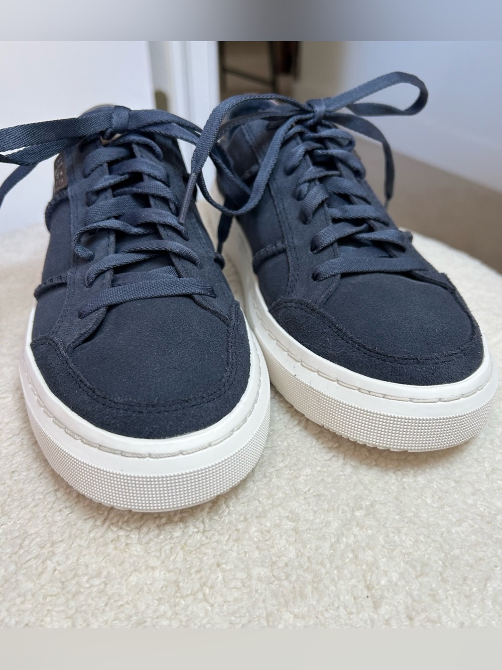 Ugg Suede and Canvas Alameda Sneaker Size 7 Navy - Picture 6 of 12